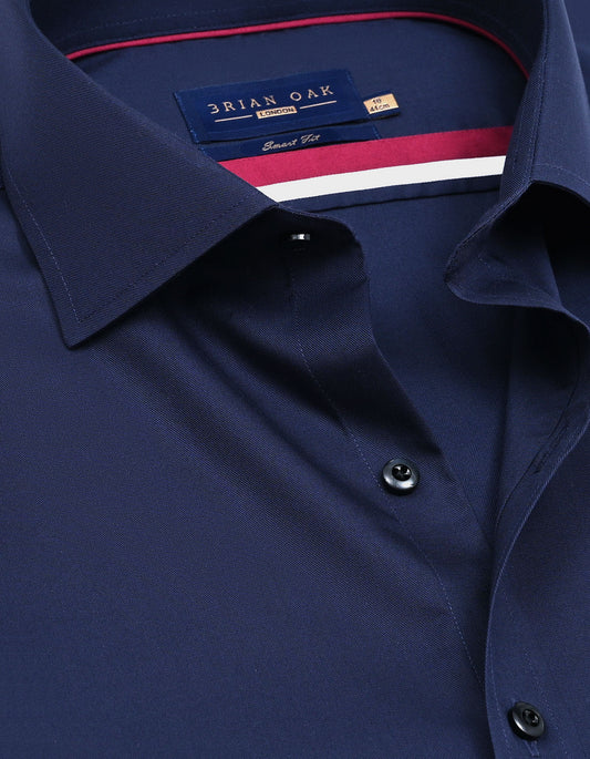 Chemise habillée en coton bleu marine facile à repasser