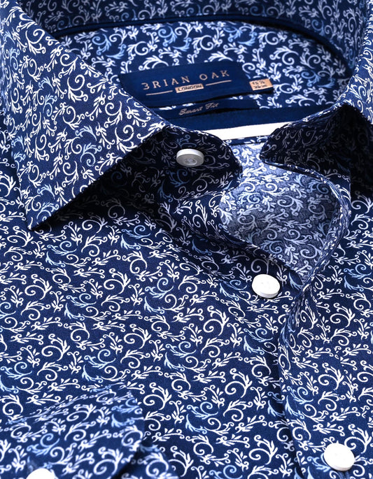 قميص مطبوع عليه دوامة باللون الأزرق البحري