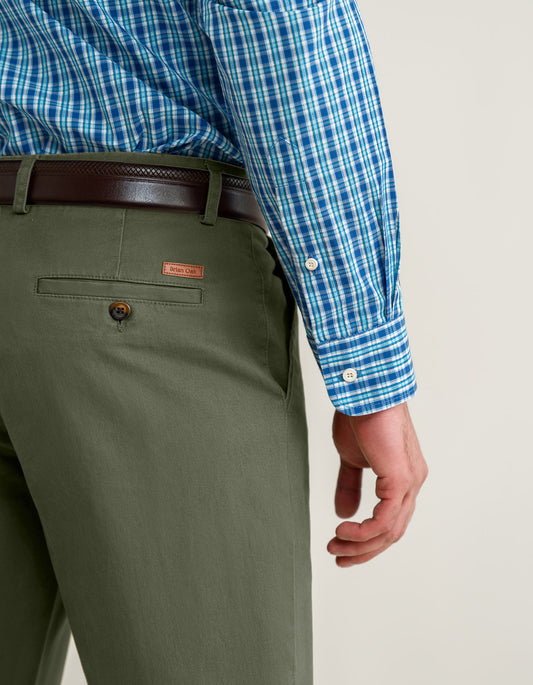 Pantalones chinos de fácil cuidado – oliva