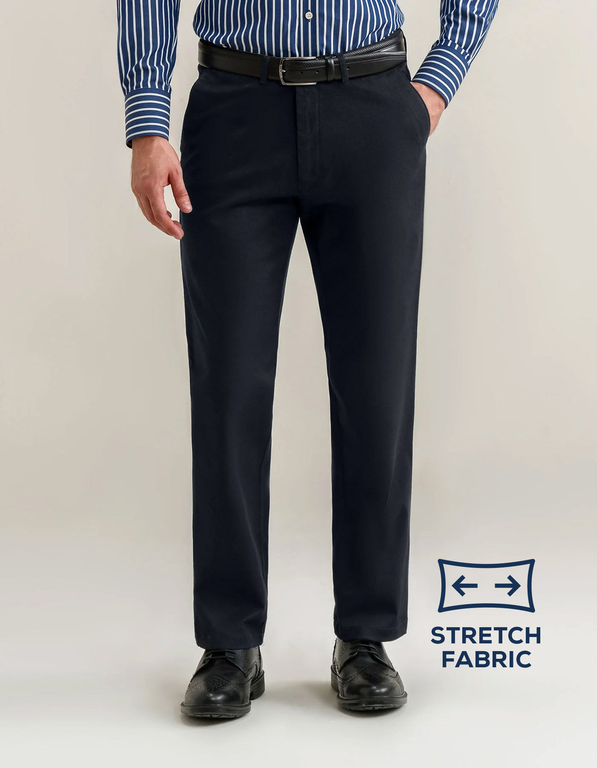 Pantalones chinos negros de corte elegante