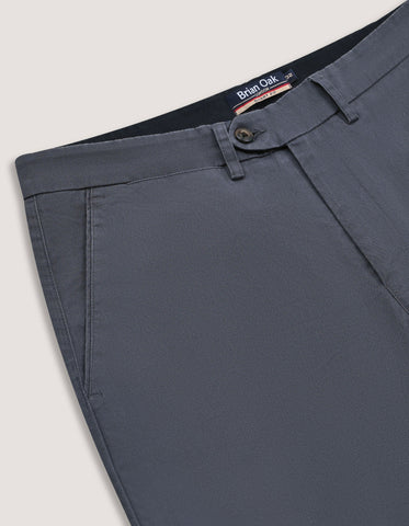 Pantalones chinos con bolsillos cruzados en gris