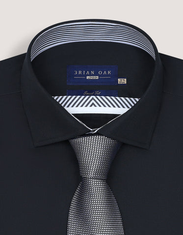 Chemise en satin noir facile d'entretien