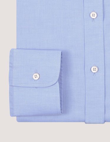 Chemise bleu ciel facile à repasser